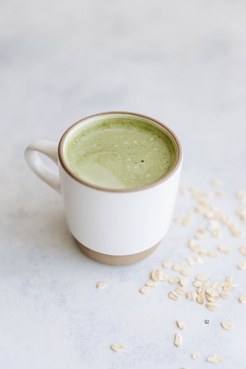 This Matcha Oat Milk Latte gives the caffeine boost and earthy flavors of matcha mixed with the sweetness of oat milk. #oatmilk #latte