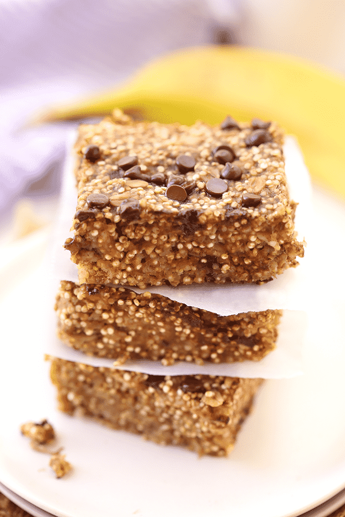 banana quinoa breakfast bars with chocolate chips